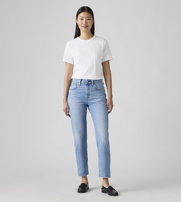 جينز قصير بقصة ضيقة 