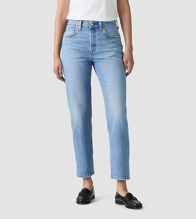 جينز قصير بقصة ضيقة 