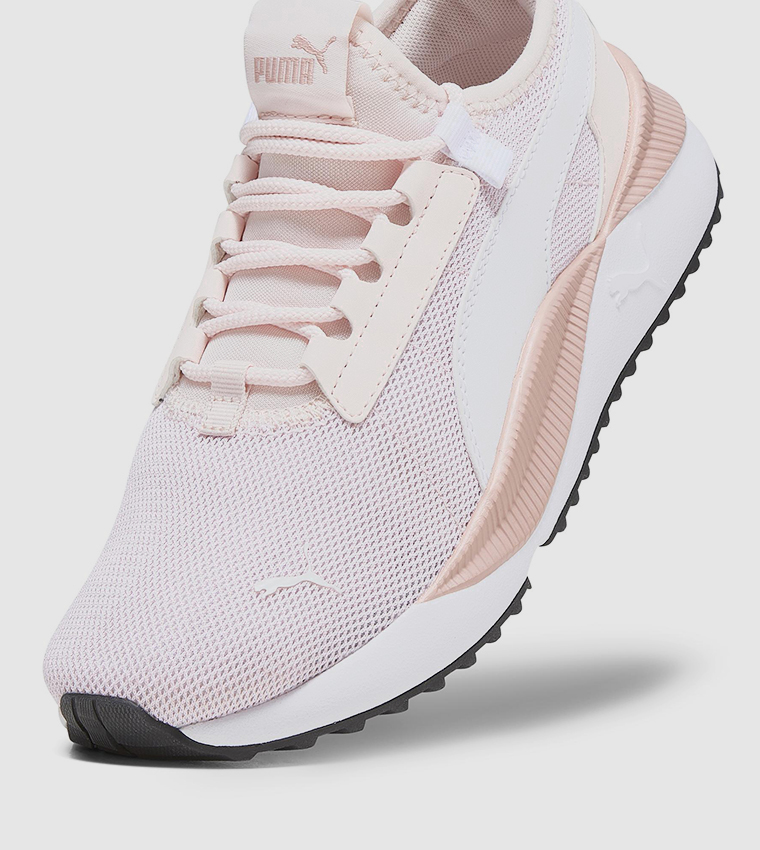 Pink pumas outlet tennis shoes