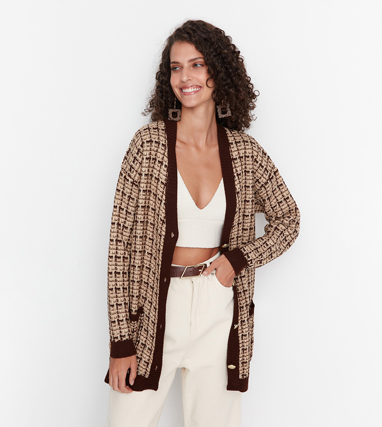 Oversized cardigan with clearance pockets