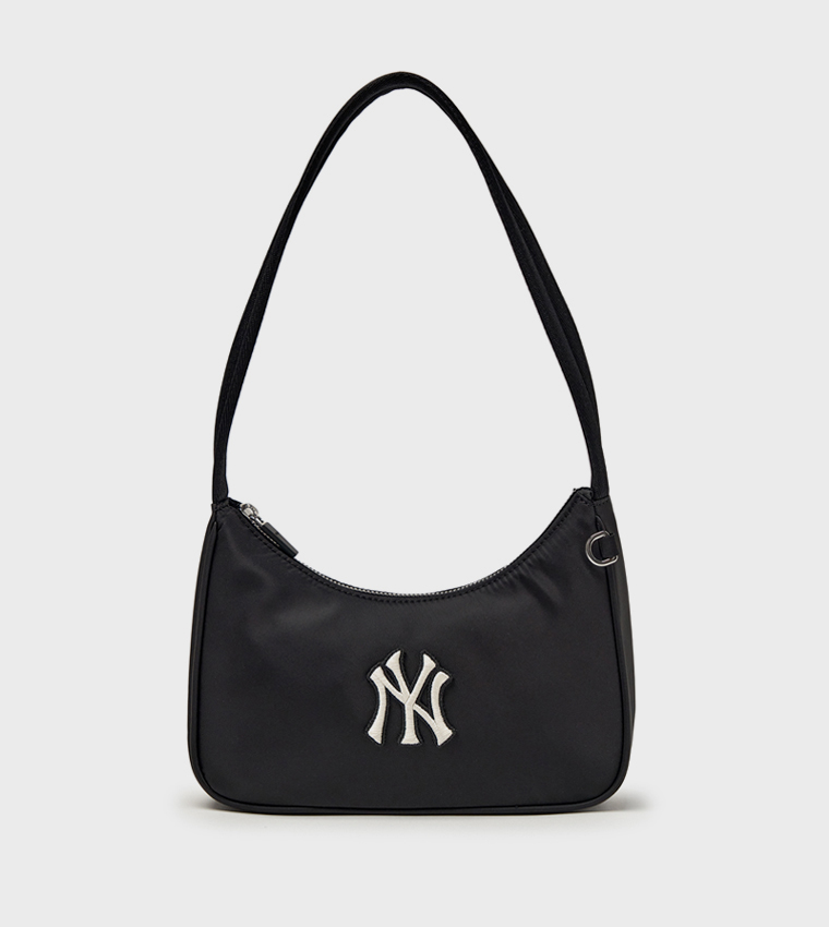 شنطة كتف نسائية مزينة 