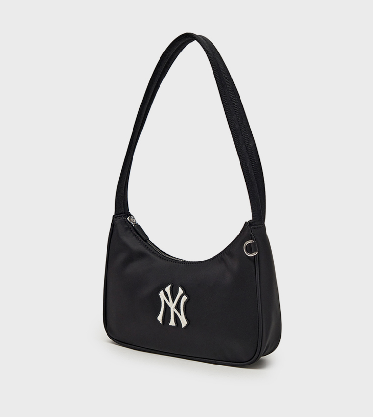 شنطة كتف نسائية مزينة 