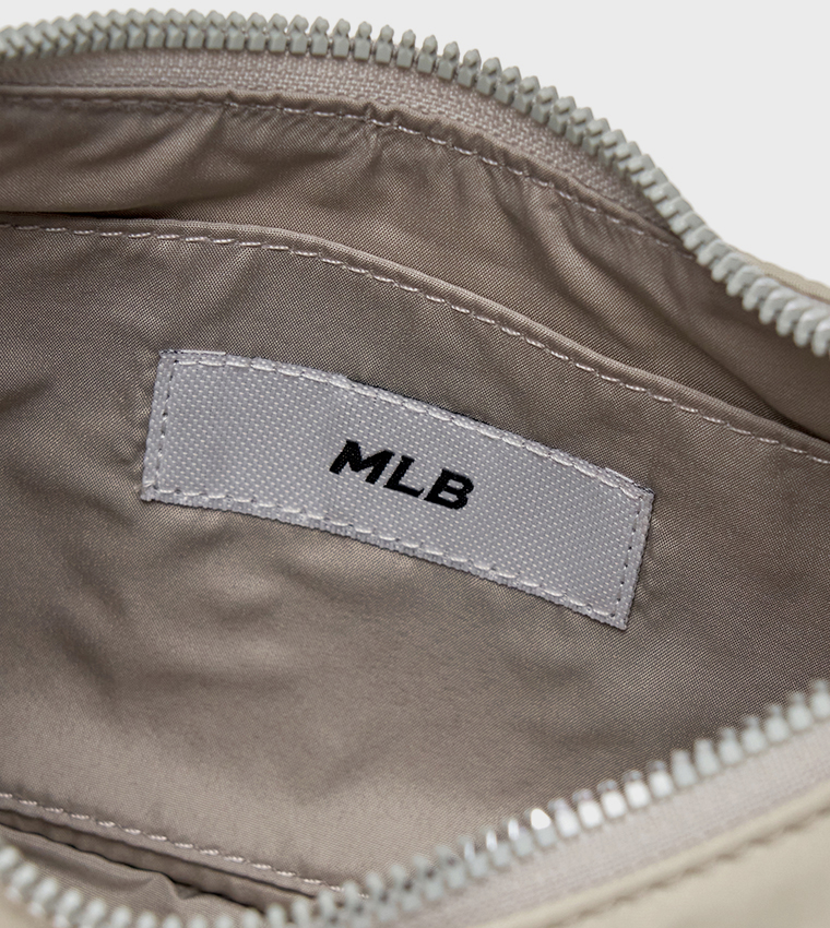 شنطة كتف نسائية مزينة 