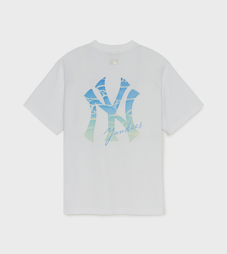 تيشيرت واسع بطبعة كم قصير 