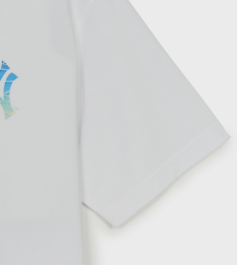 تيشيرت واسع بطبعة كم قصير 