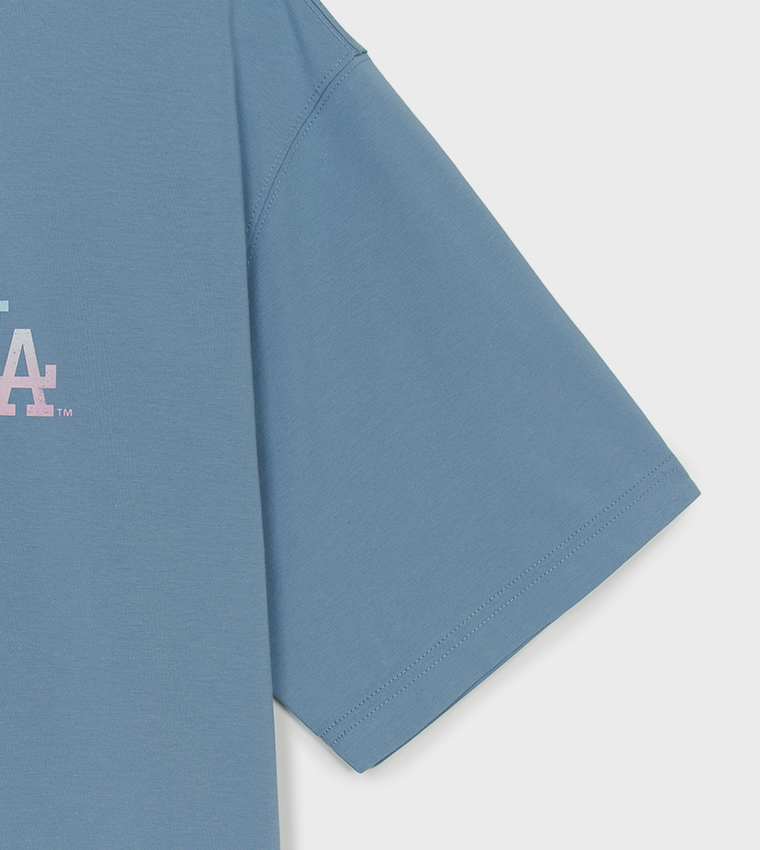 تيشيرت واسع بطبعة كم قصير 