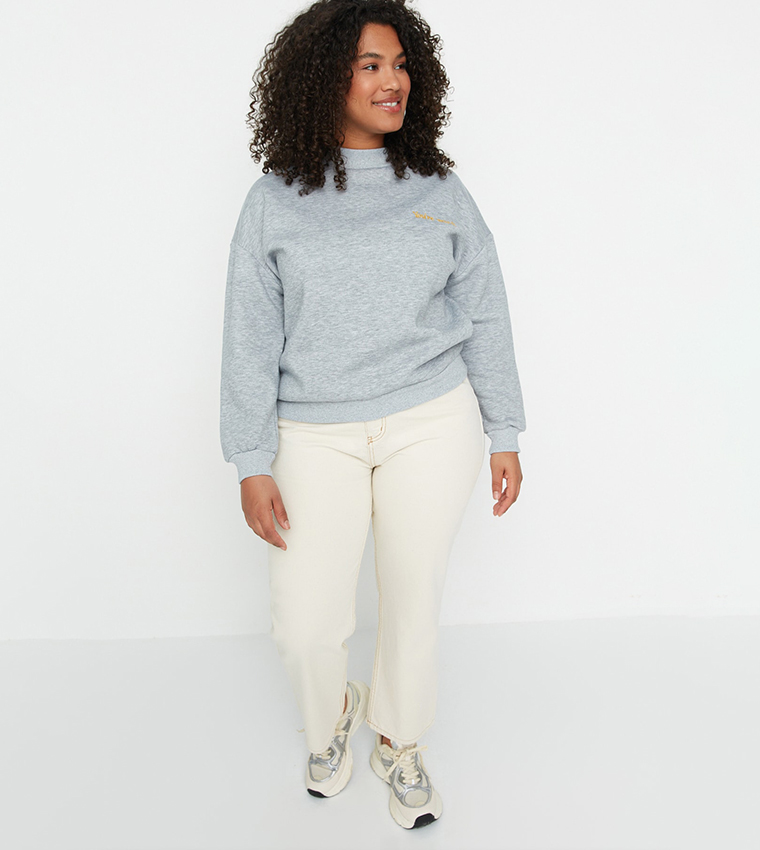 سويتشيرت مطرز