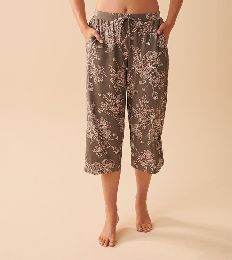 Wide-Leg Capri Pants