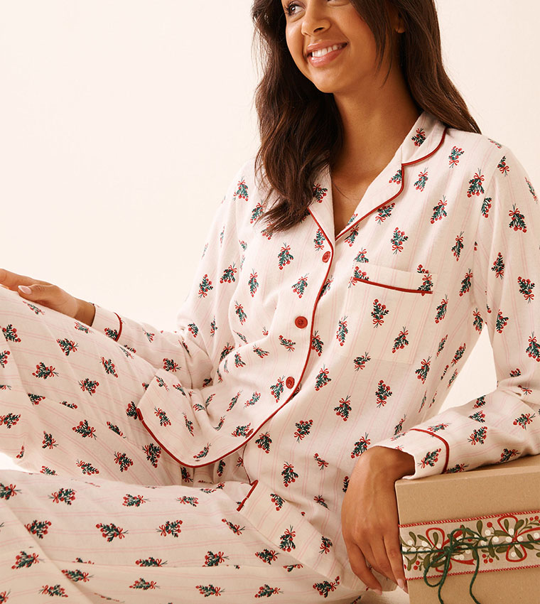 طقم بيجاما فلانيل بطبعة ورود حمراء