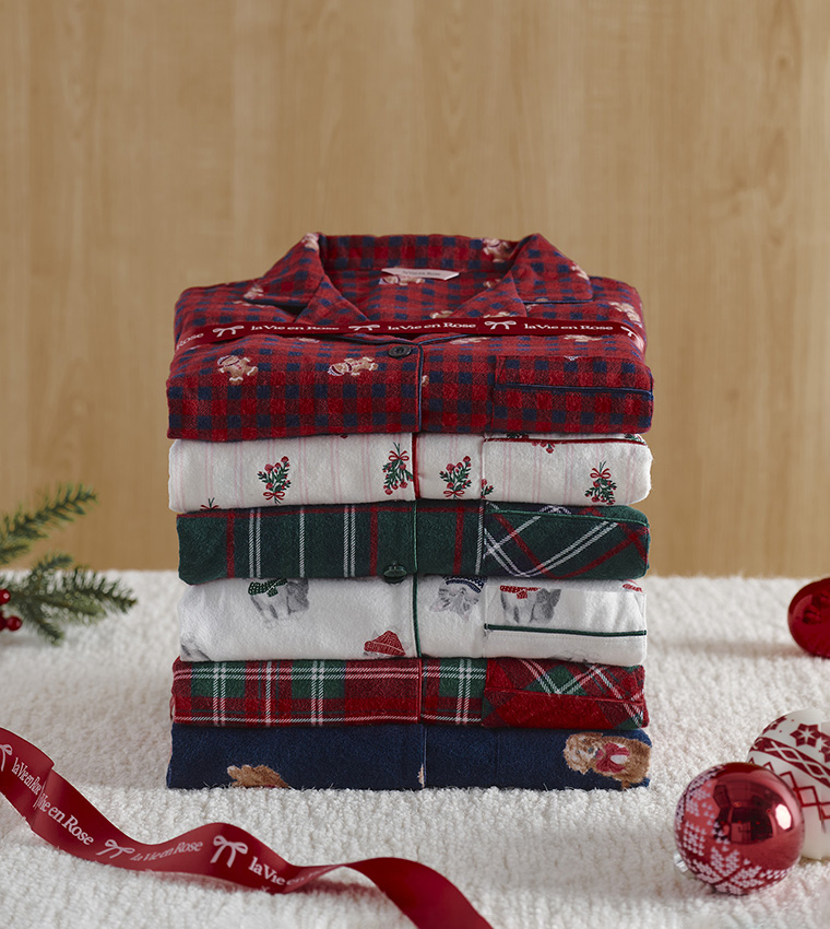 طقم بيجاما فلانيل بطبعة ورود حمراء