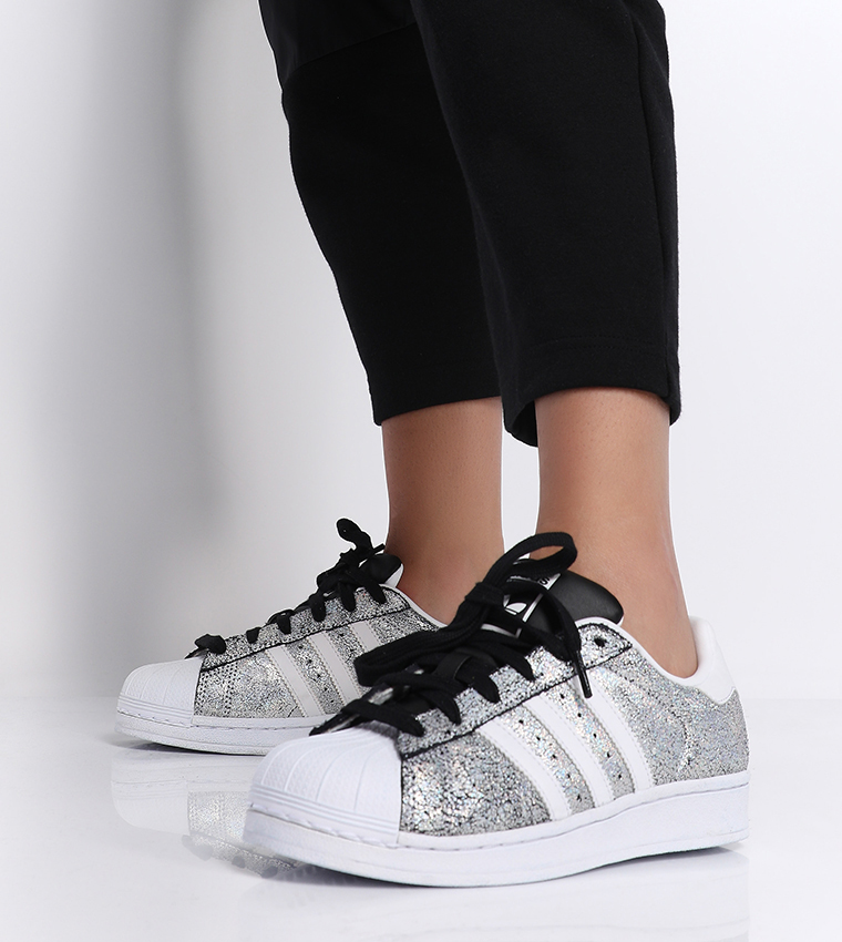 Survival catch a cold Contain Buy Adidas Originals Superstar Sneakers Silver DA9099 In Silver | 6thStreet  Bahrain