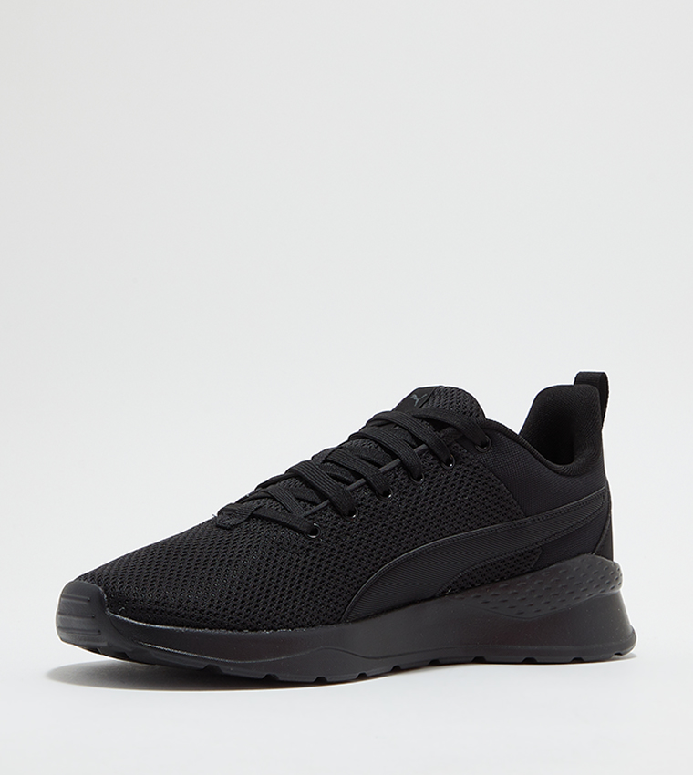 سنيكرز برقبة قصيرة ورباط 