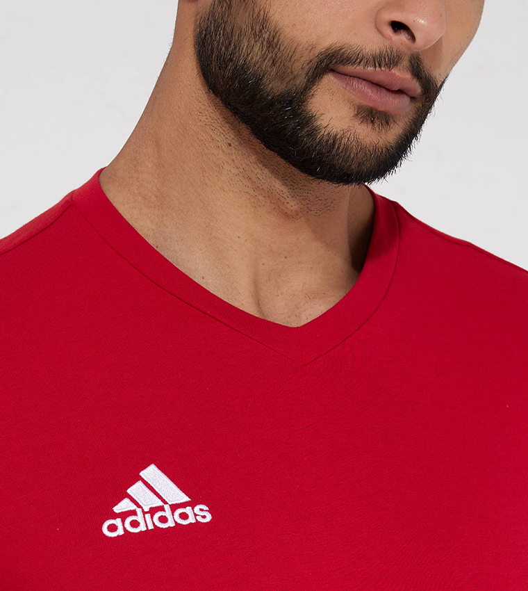 تيشيرت رياضي بطبعة شعار العلامة التجارية 