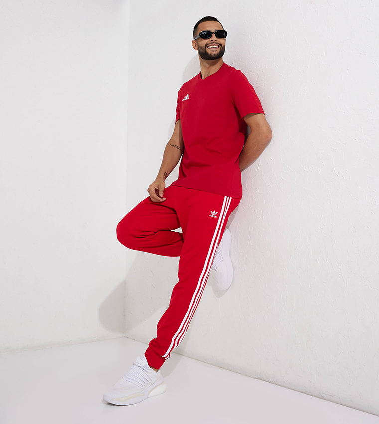 تيشيرت رياضي بطبعة شعار العلامة التجارية 