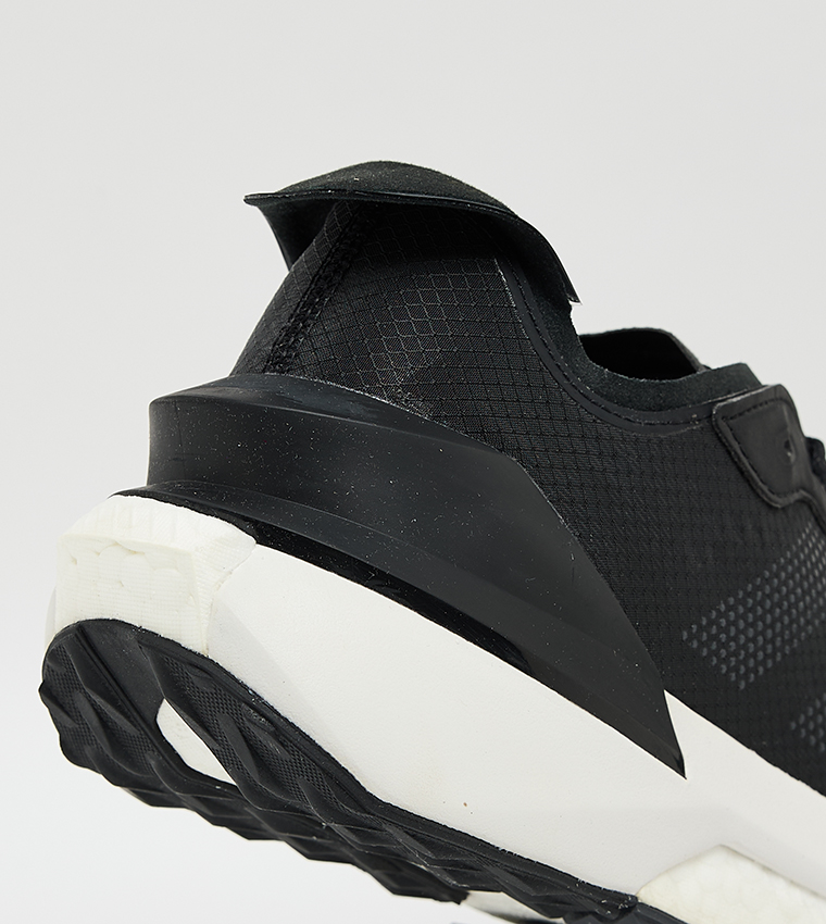 AVRYN Lace-Up Runner Sneakers