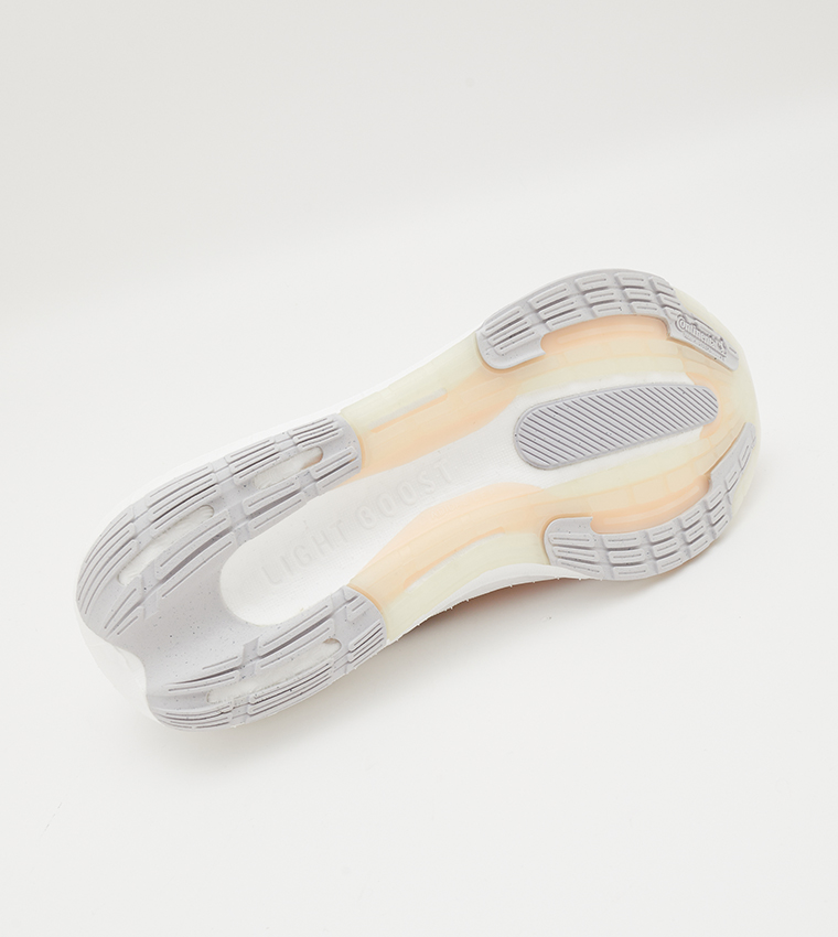 حذاء رياضي برباط 