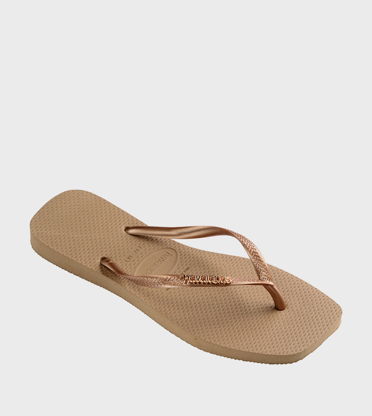 فليب فلوب ميتاليك بمقدمة مربعة وشعار 