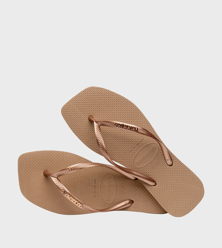 فليب فلوب ميتاليك بمقدمة مربعة وشعار 