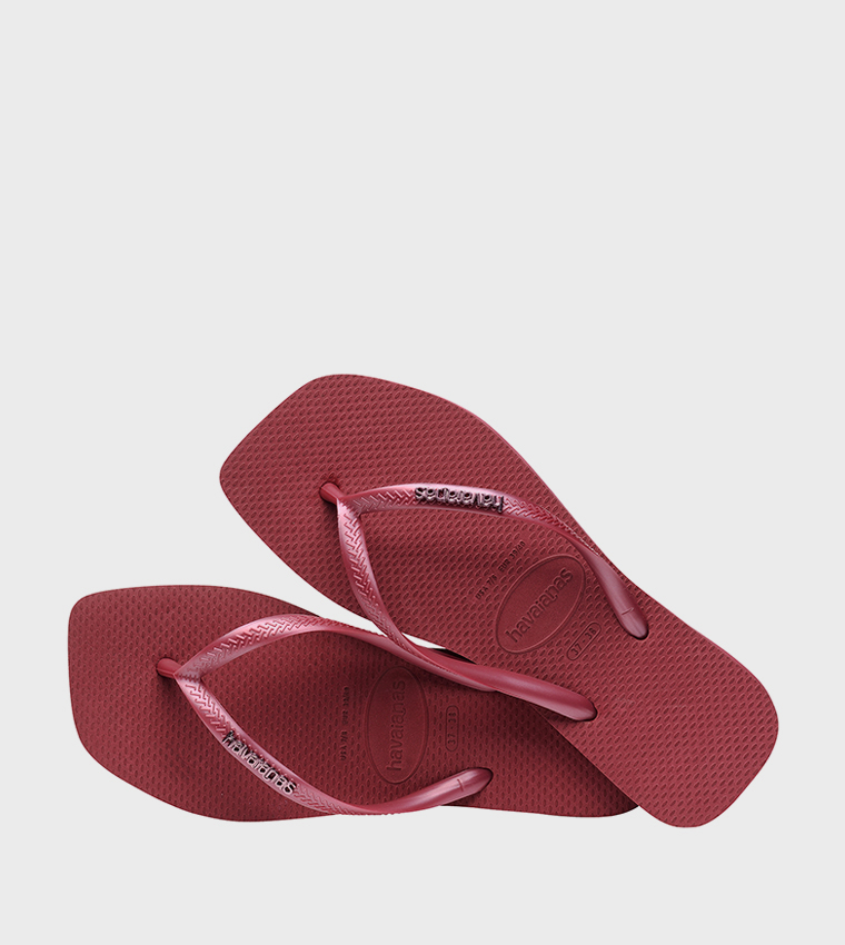 فليب فلوب ميتاليك بمقدمة مربعة وشعار 