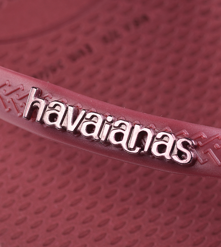 فليب فلوب ميتاليك بمقدمة مربعة وشعار 