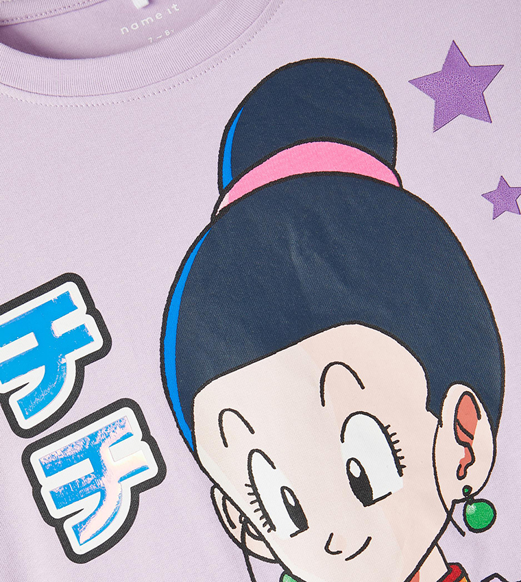 تيشيرت بأكمام قصيرة وبطبعة