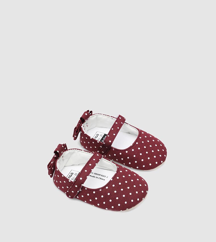 Laser Cut Round Toe Ballerinas Shoes