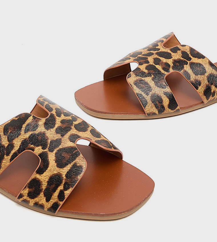 Animal Patterned Flat Sandals