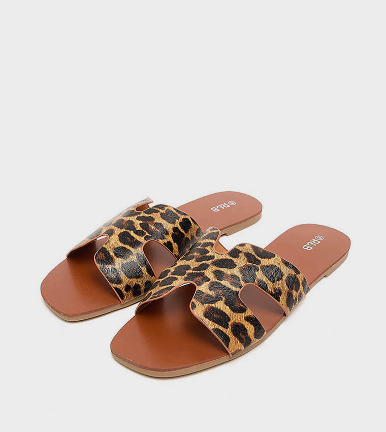 Animal Patterned Flat Sandals