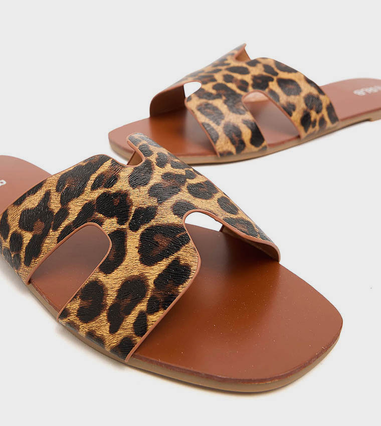 Animal Patterned Flat Sandals