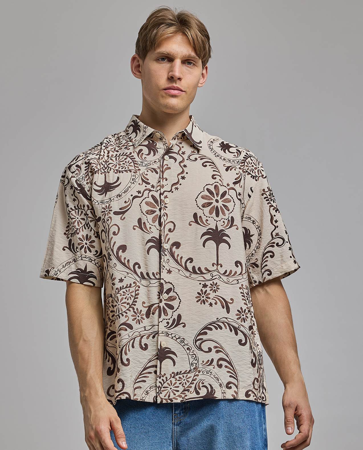 Patterned Shirt with Classic Collar and Short Sleeves