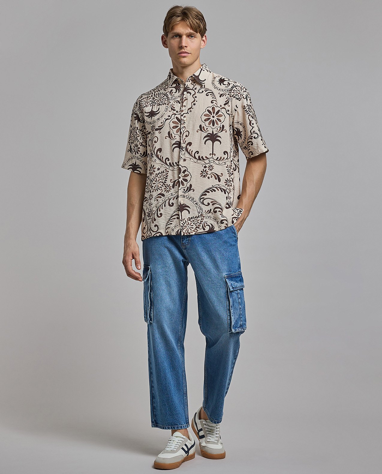 Patterned Shirt with Classic Collar and Short Sleeves