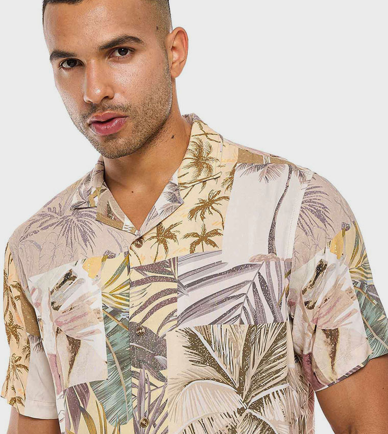 Patterned Shirt with Revere Collar and Short Sleeves