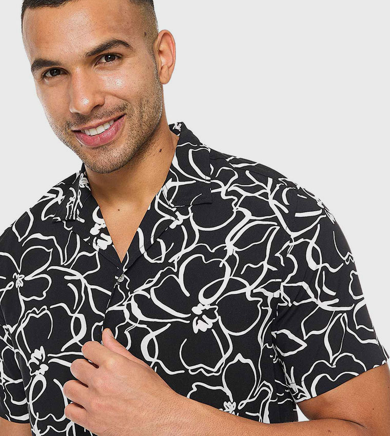 Patterned Shirt with Revere Collar and Short Sleeves