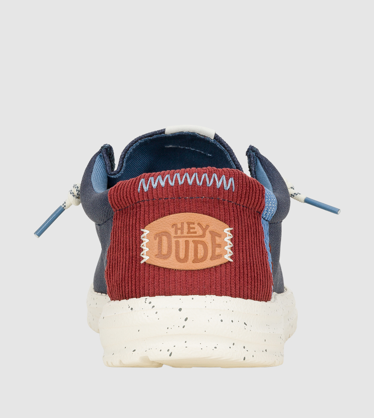 Wally Break Hey Day Logo Badge Slip-On Shoes