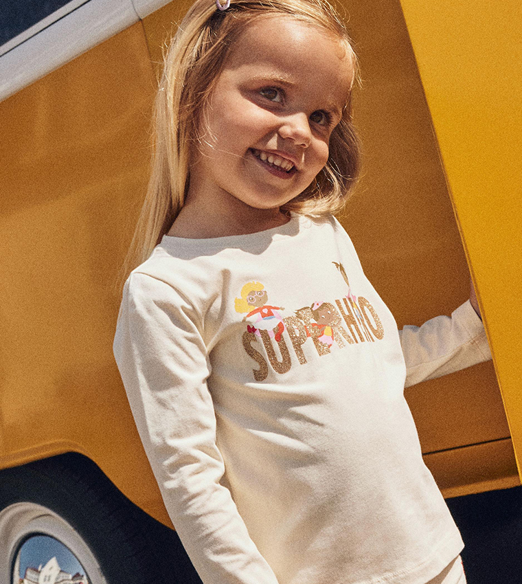 تيشيرت بياقة دائرية بطبعة