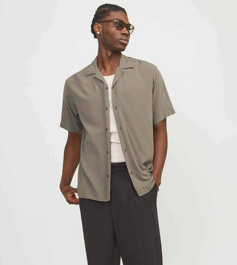 Solid Short Sleeves Shirt