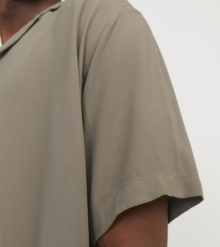 Solid Short Sleeves Shirt