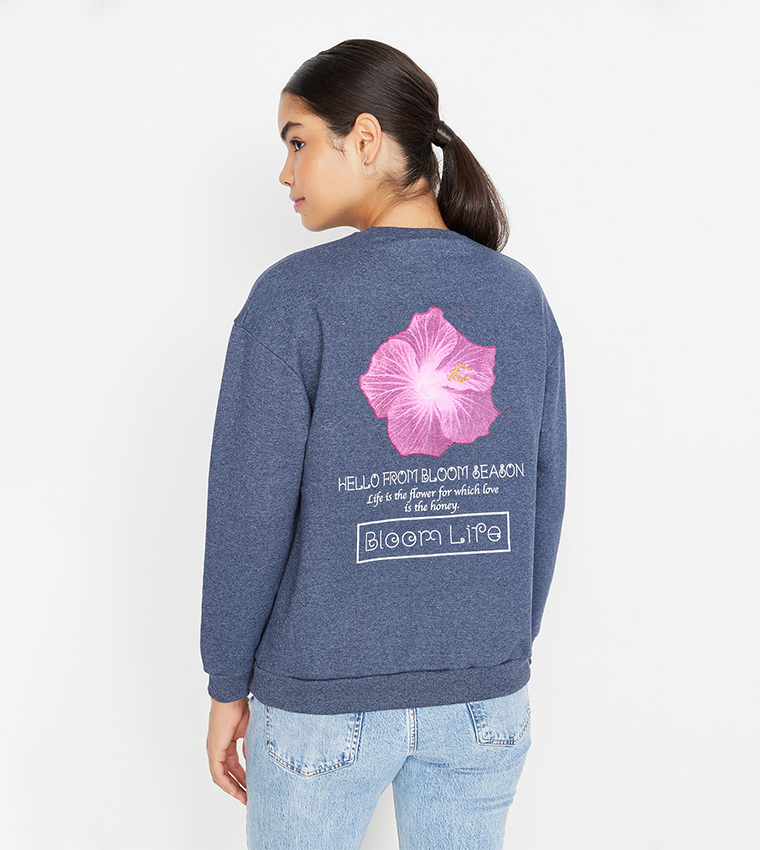 سويتشيرت صوف سميك محبوك قصير بطبعة 