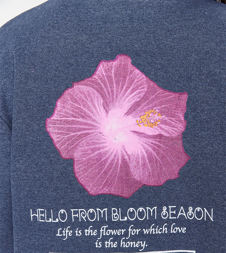 سويتشيرت صوف سميك محبوك قصير بطبعة 