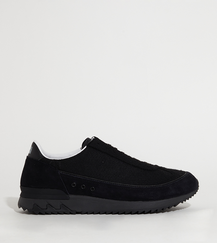 Buy Onitsuka Tiger HSINTI Slip On Shoes In Black 6thStreet UAE