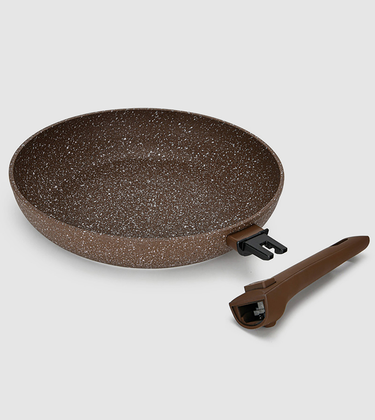 Pan with outlet detachable handle