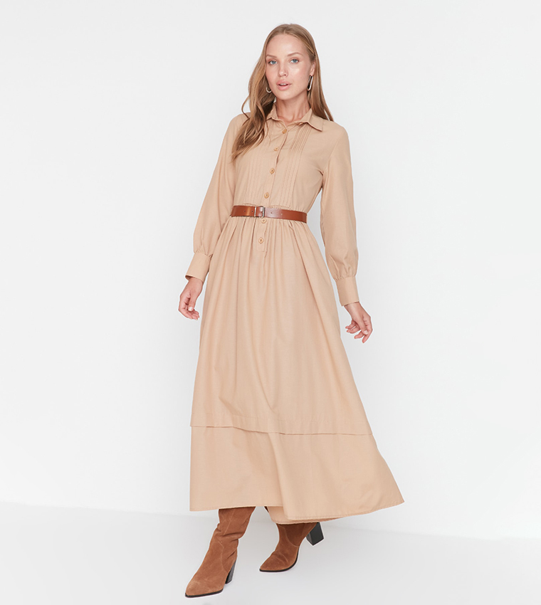 فستان منسوج بياقة قميص وحزام 