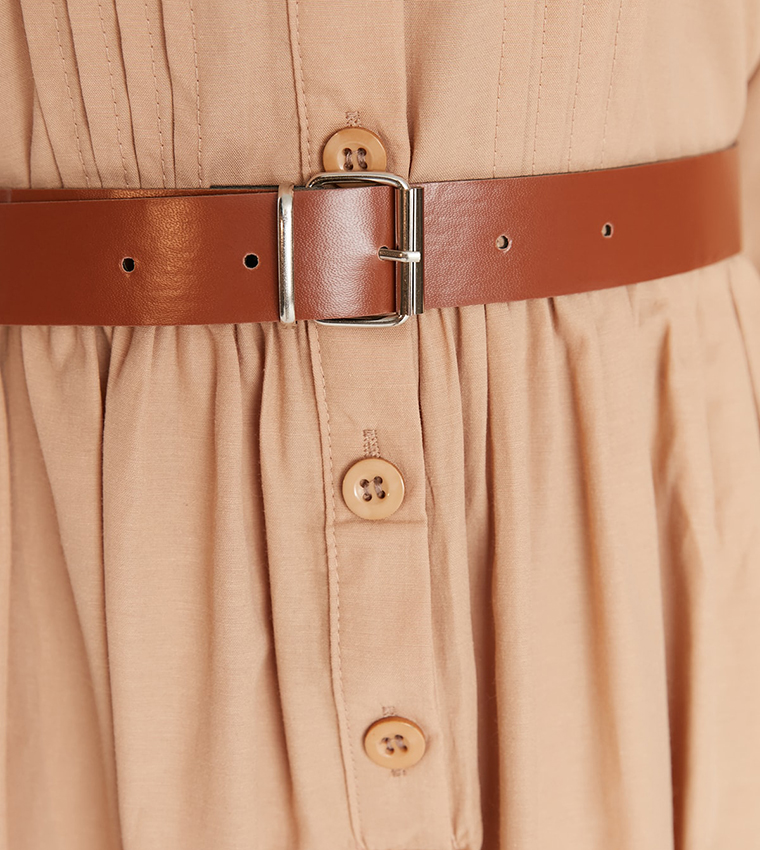 فستان منسوج بياقة قميص وحزام 