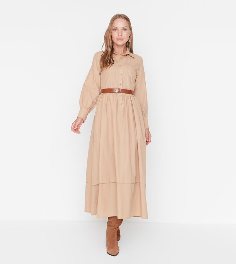 فستان منسوج بياقة قميص وحزام 