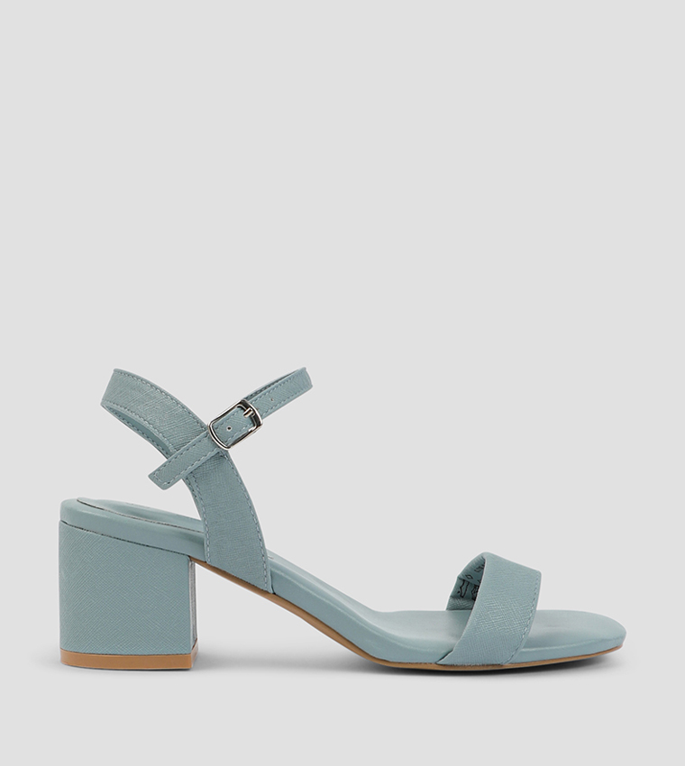 صندل بكعب عريض ومقدمة مفتوحة 