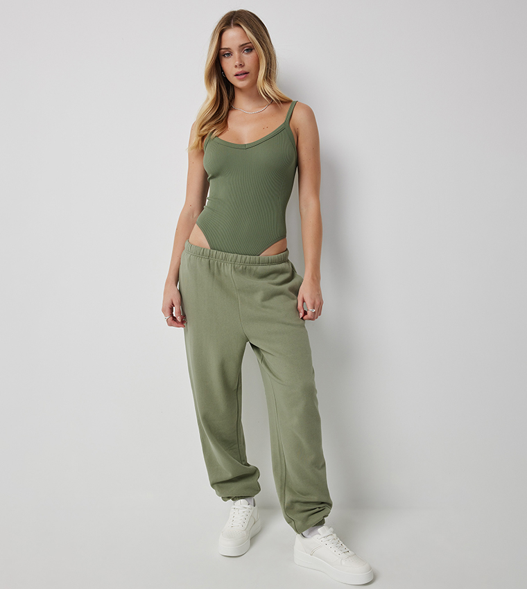 بوديسوت بياقة مستديرة  