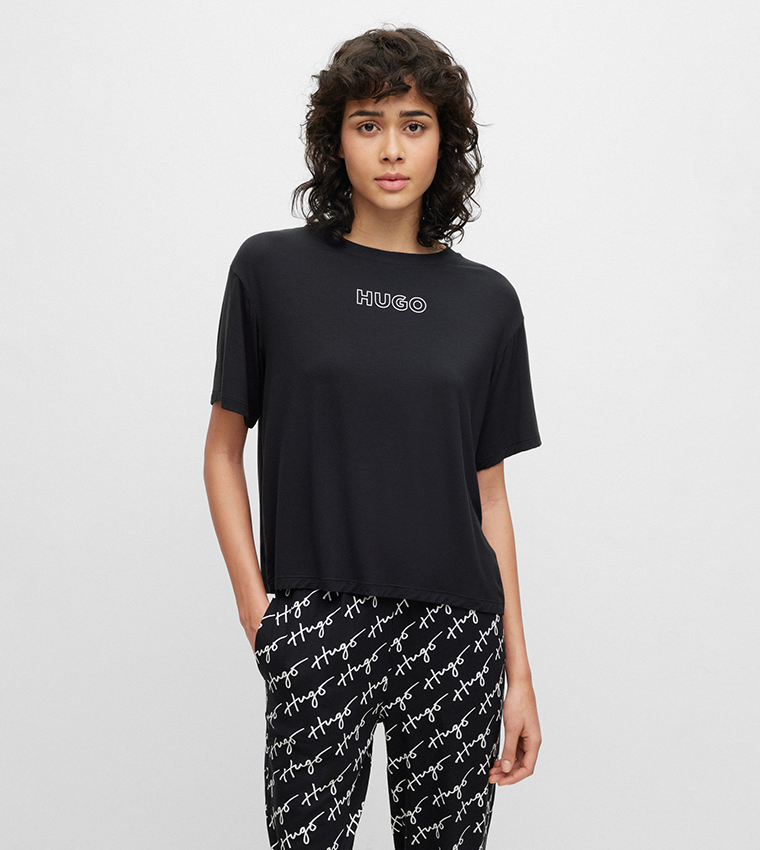 T shop shirt crew