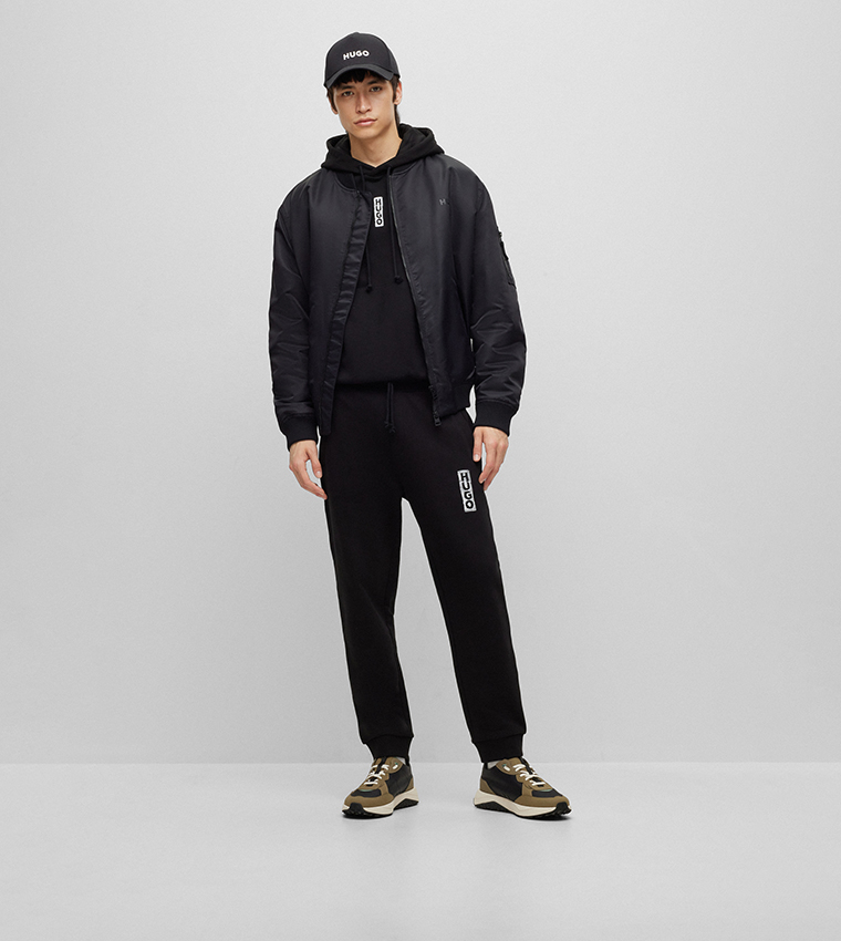 هودي بأكمام طويلة بطبعة شعار