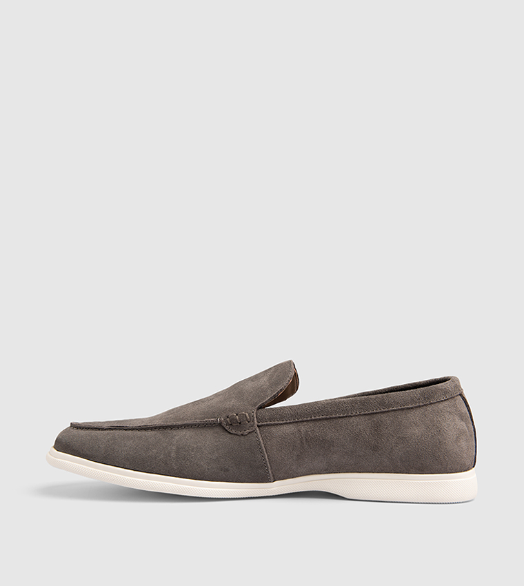 AMARILLO Solid Suede Loafers