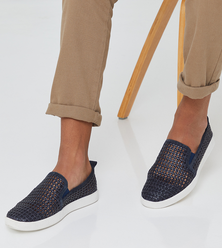 dunes slip on shoes